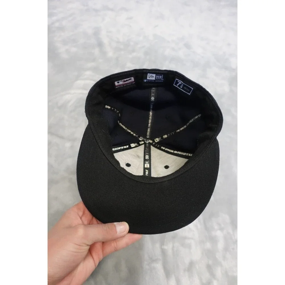 New York‎ Yankees Hat Cap Fitted Mens 7 3/8 Blue MLB Baseball Logo New Era
